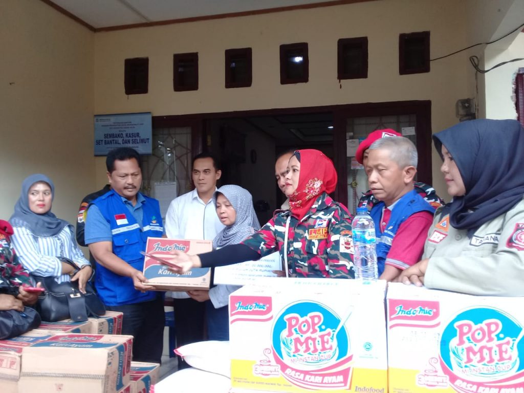 Ali Mukhni Kirim Bantuan Bencana Alam ke Solok Selatan