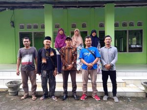 Unik, Karang Taruna Togabar Gelar Lomba Mengejar Layang Putus