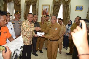 Pemko Pariaman Serahkan Bantuan ke Solok Selatan