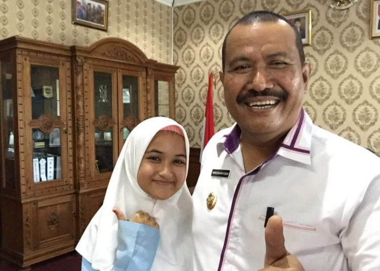 Indah bersama wakil walikota Pariaman, Mardison Mahyuddin.