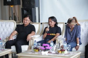 Dewa Budjana dan Trie Utami  Pentaskan Alat Musik Masa Lalu di Dharmasraya
