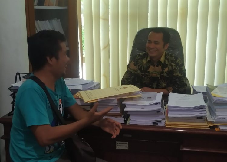 Ajo wayoik bersama komisioner KPU Sumbar.