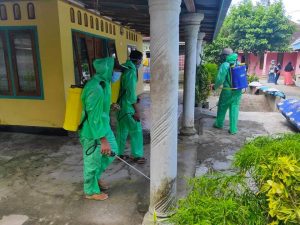 Seluruh Rumah Warga Desa Sikabu Disemprot Desinfektan