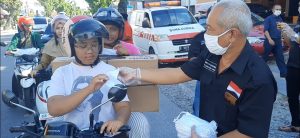 PDIP Sumbar Bagikan Masker untuk Warga