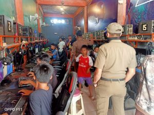 Bukannya Belajar di Rumah, Puluhan Siswa Malah Asyik Main di Warnet