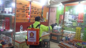 Lawan Corona, Gerindra Padang Semprot Pasar Raya dengan Disinfektan
