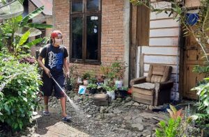 Tak Hanya Lakukan Penyemprotan, Relawan 87 Juga Edukasi Masyarakat