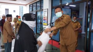 Bantuan Beras untuk Warga Terdampak Corona Mulai Disalurkan
