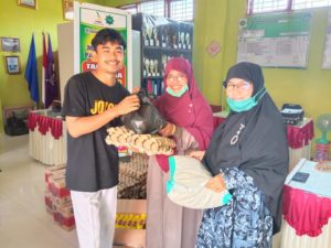 SDIT Mutiara Pariaman Berbagi Sembako untuk Walimurid dan Masyarakat