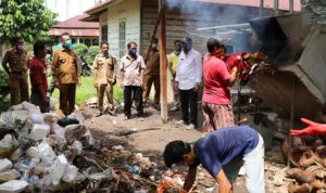 Unik, Walikota Pariaman Tinjau Tempat Pembakaran Sampah Milik Warga Batang Tajongkek