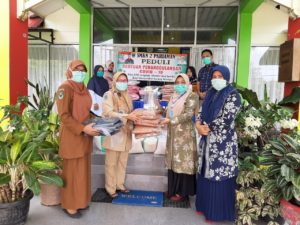 SMK 2 Pariaman Sumbang APD untuk Rumah Sakit