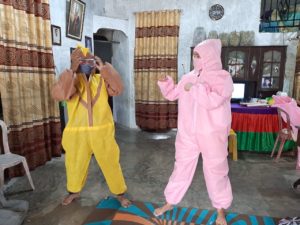 Kreatif, Dosen ini Bikin Baju APD Bertema Superhero dan Monster