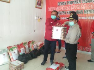 PDIP Mentawai Berikan Bantuan untuk ODP Covid 19