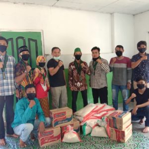 KAHMI, HMI dan Kohati Pariaman Bagikan Sembako untuk Warga
