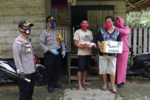 Polres Mentawai Bagikan 100 Paket Sembako untuk Warga