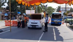 Hari Pertama PSBB, Masih Banyak Pengendara Motor yang Boncengan
