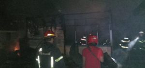 Sebuah Rumah Habis Terbakar di Sawahan