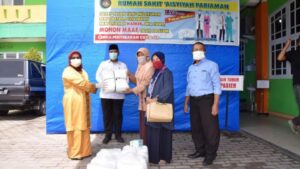 Fraksi Golkar DPRD Sumbar Berikan APD untuk 2 RS di Pariaman