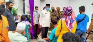 Mahyeldi Sesalkan Kerumunan Warga di Kantor Pos Padang Ambil BLT