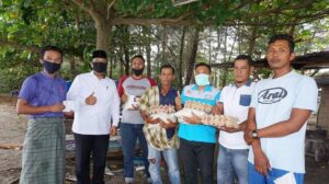 Mardison Juga Berikan Sembako untuk Nelayan