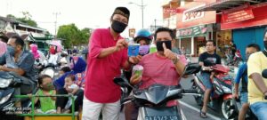 Aspila Bagikan Takjil untuk Para Pengendara