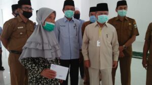 Ali Mukhni Salurkan Bantuan untuk 1.700 Fakir Miskin, Lansia dan Disabilitas
