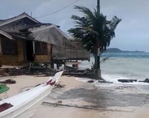 Musim “Anggau”, 32 Rumah di Mentawai Rusak Berat, Warga Diungsikan