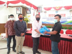 Pemkab Mentawai Berikan Bingkisan Lebaran untuk Wartawan