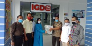 Ketua DPRD Bantu APD untuk RSUD Padangpariaman