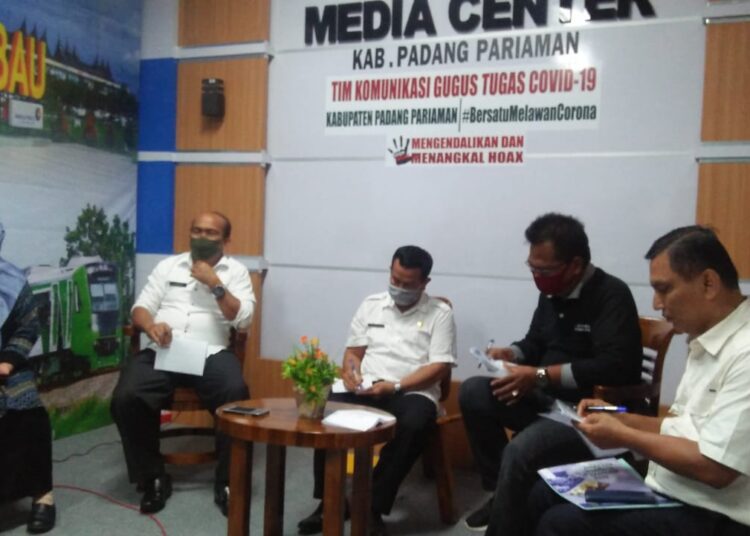 Pemkab Padangpariaman menggelar jumoa pers terkait dana BLT, Rabu, 10/6.