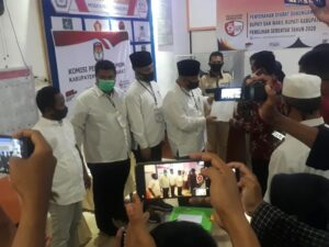 Agus – Romi Serahkan 27 Ribu Lebih Syarat Dukungan Tambahan KPU Pasbar