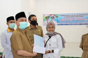 Baznas Padangpariaman Salurkan Beasiswa untuk Anak Anggota Korpri
