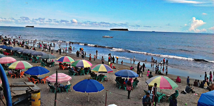 Pantai Gandoriah. (Sumbar Travel)