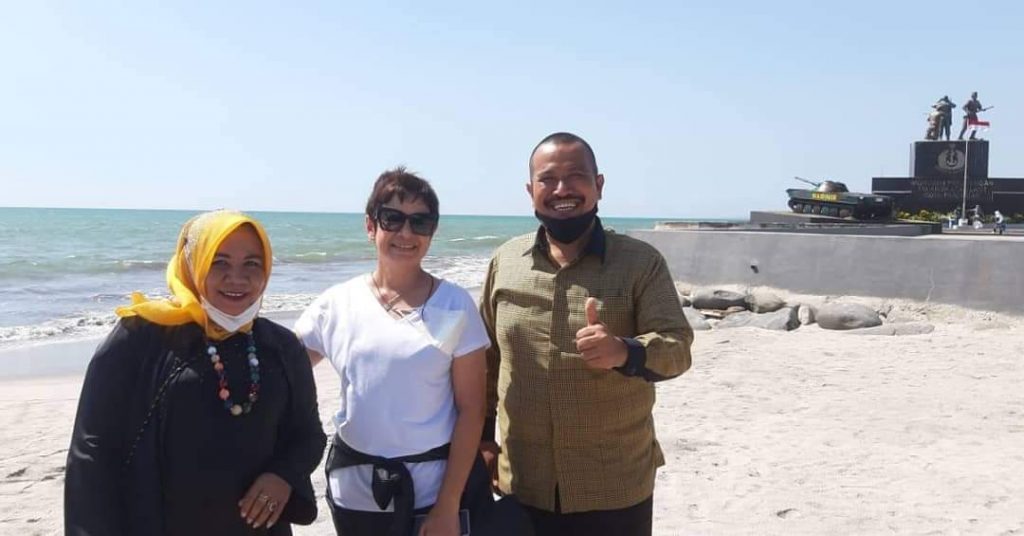 Kunjungi Pariaman, Nurul Arifin Terpesona Pantai Gandoriah
