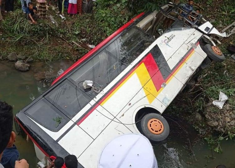 Bus rombongan pejabat Agam masuk jurang, Senin, 8/2.