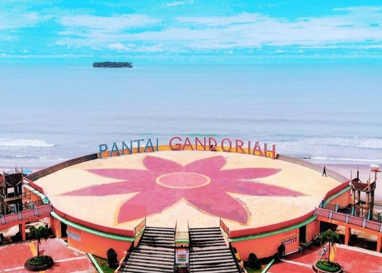 Pantai Gandoriah. (Dispar Sumbar)