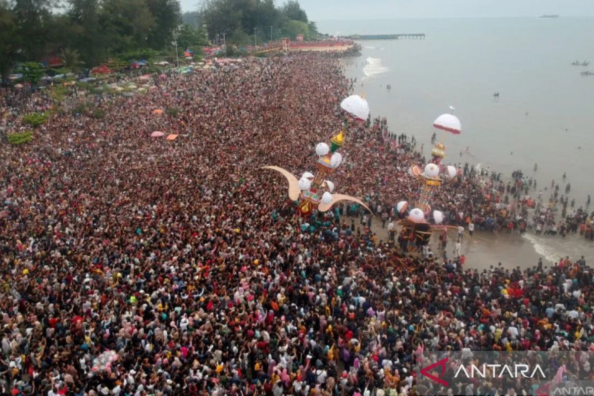 Tabuik Piaman. (Foto: Antara)
