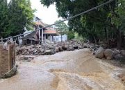 Banjir Bandang Terjang Gunung Talang Solok, 4 Orang Luka