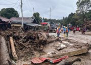 2 Kendaraan Terjebak Longsor Arosuka, Tim SAR Lakukan Penelusuran