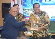 Walikota Pariaman Yota Balad Terima Penghargaan Dari IJTI